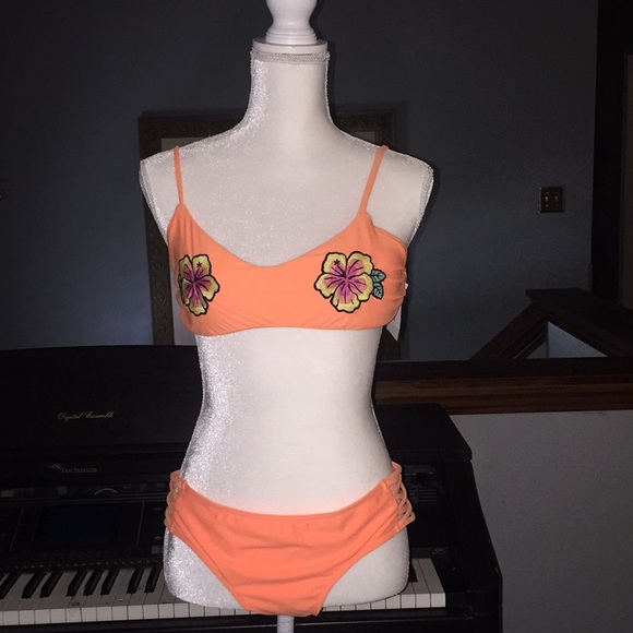 New Hollister bikini set - Picture 2 of 3